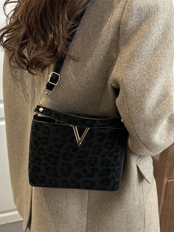 Günlük Kullanıma Uygun Geniş H - Women'S Young Bags incelemesi ve fiyatı